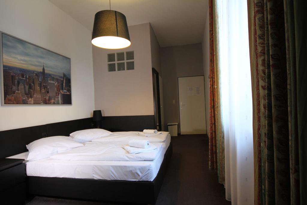 Carlton Hotel Francoforte sul Meno Esterno foto
