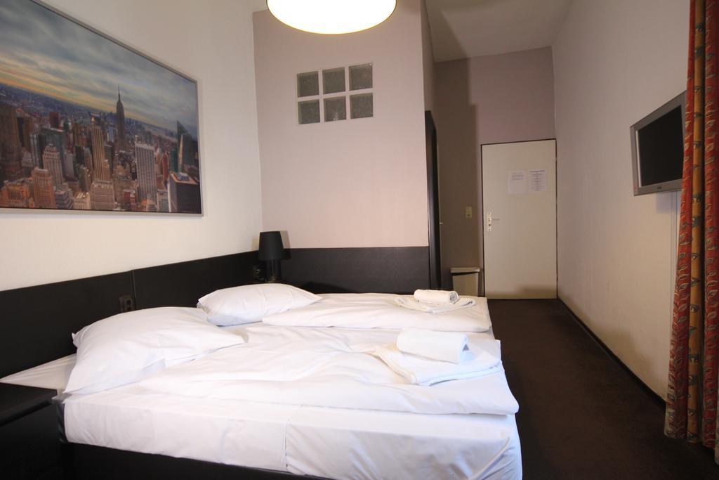 Carlton Hotel Francoforte sul Meno Esterno foto