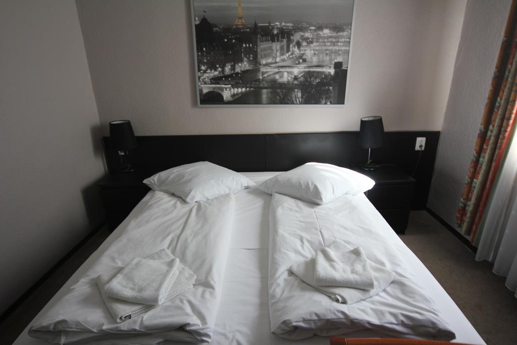 Carlton Hotel Francoforte sul Meno Esterno foto