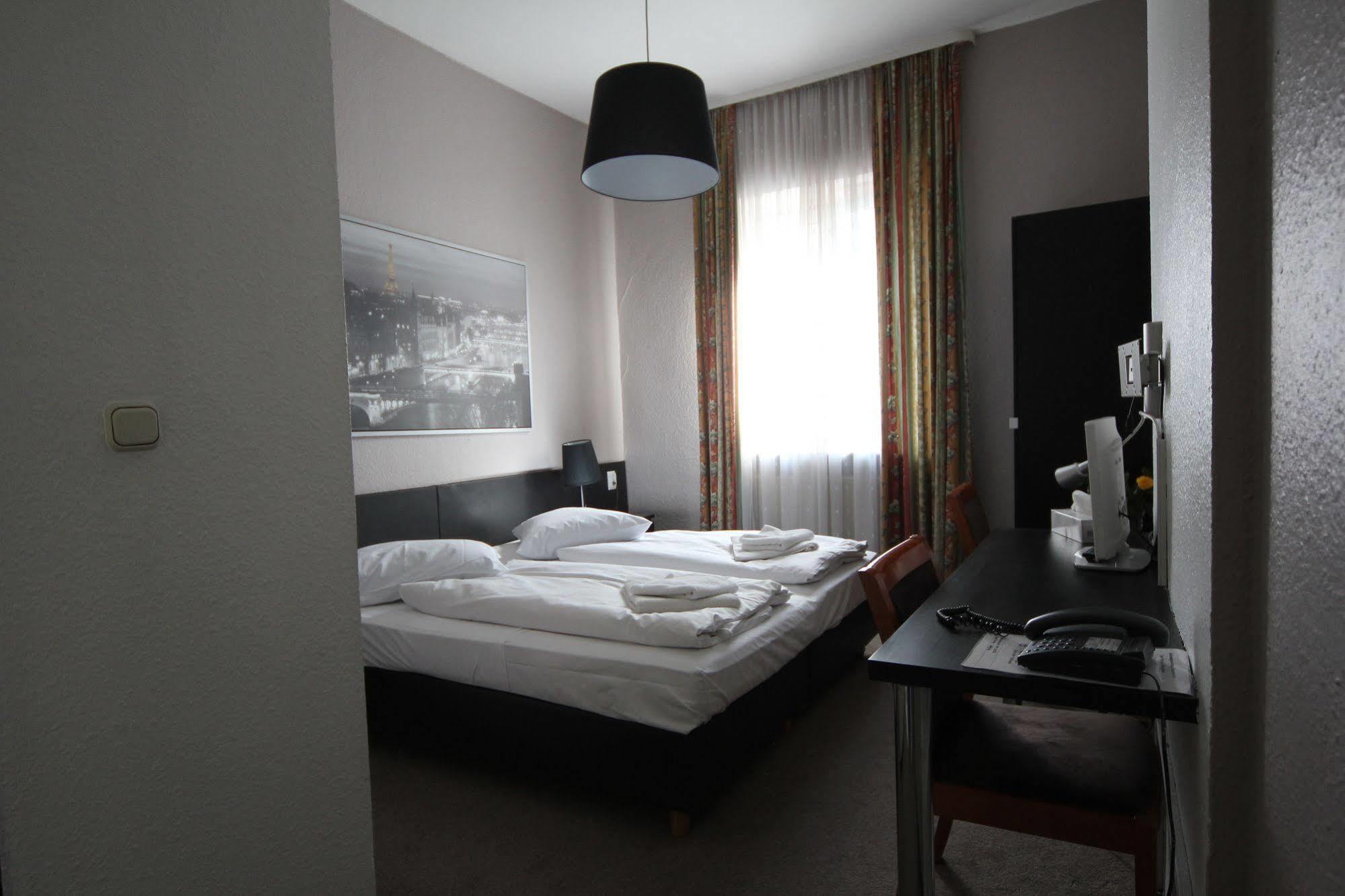 Carlton Hotel Francoforte sul Meno Esterno foto