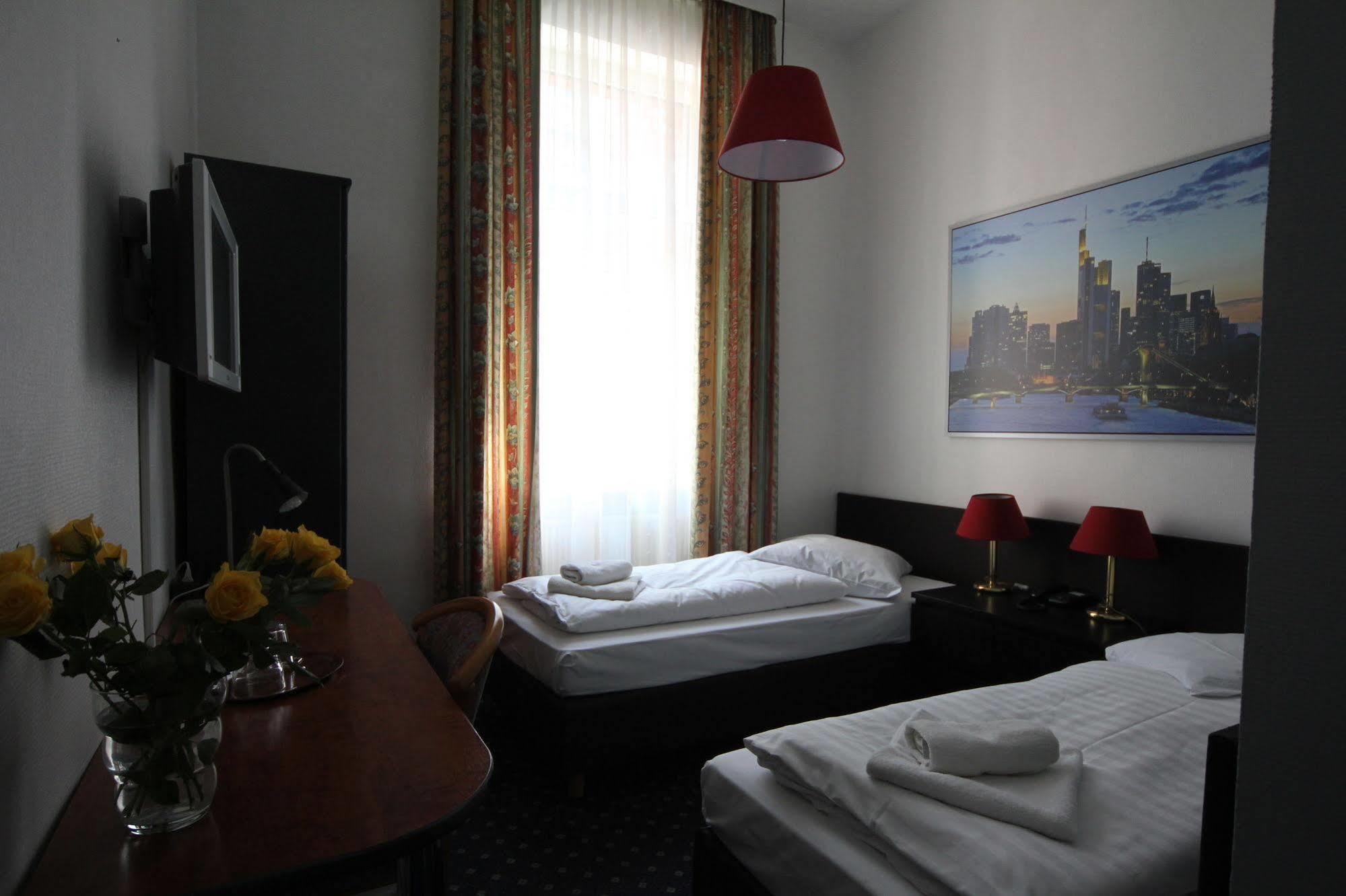 Carlton Hotel Francoforte sul Meno Esterno foto